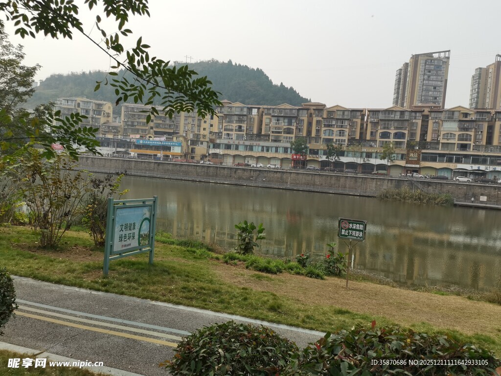 河畔城市风光美景
