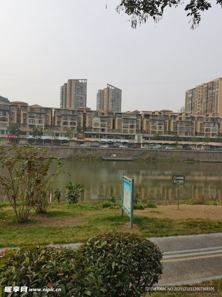 城市河畔风景