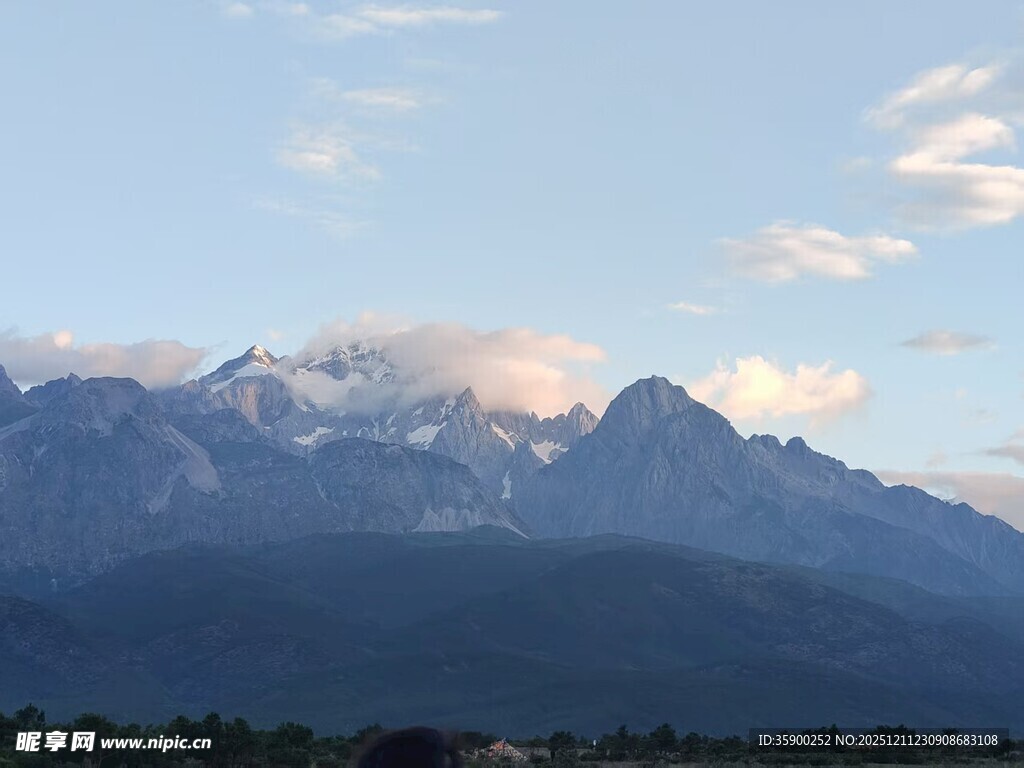 壮丽雪山美景