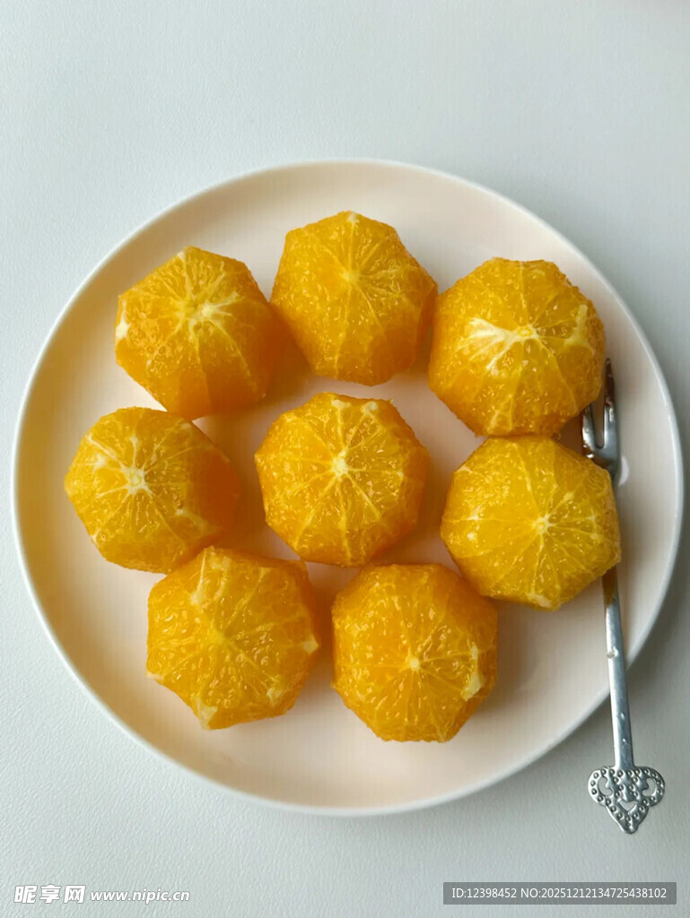 盘中黄澄澄的美味南瓜包