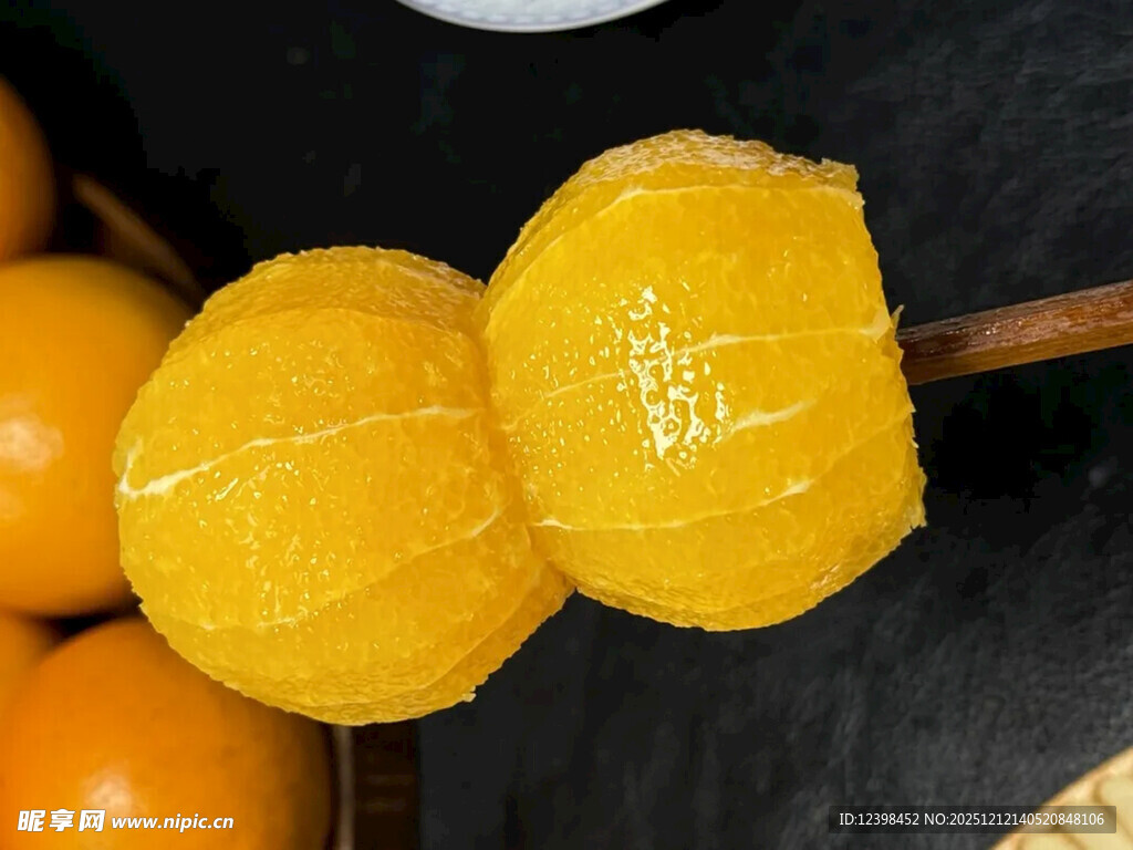 切开的美味黄皮水果