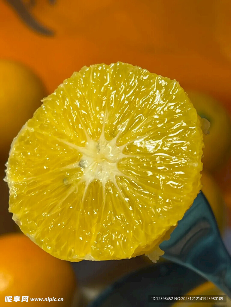 切开的新鲜橙子果肉