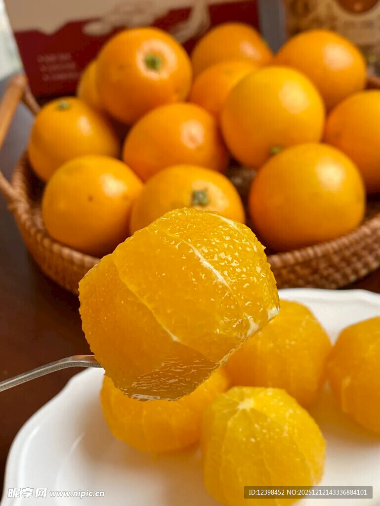 新鲜剥壳金桔诱人展示