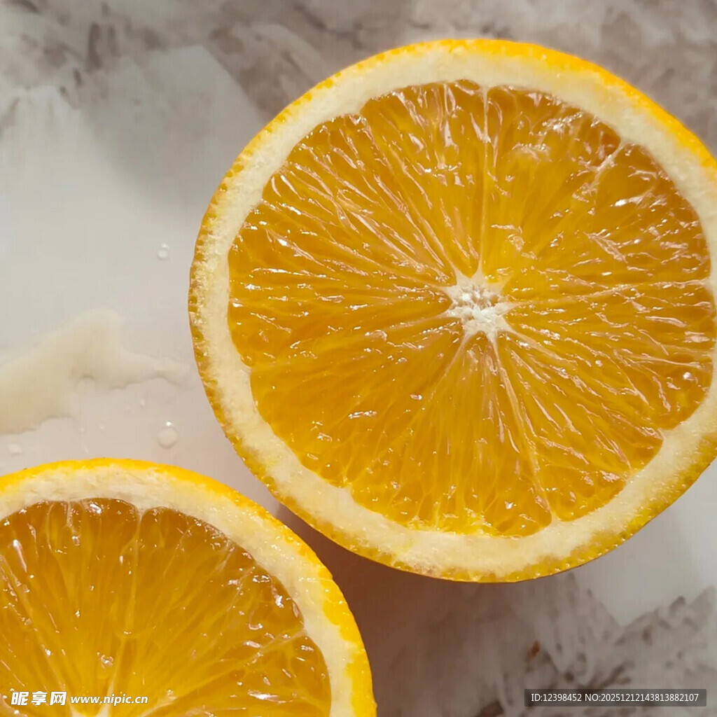 切开的新鲜橙子