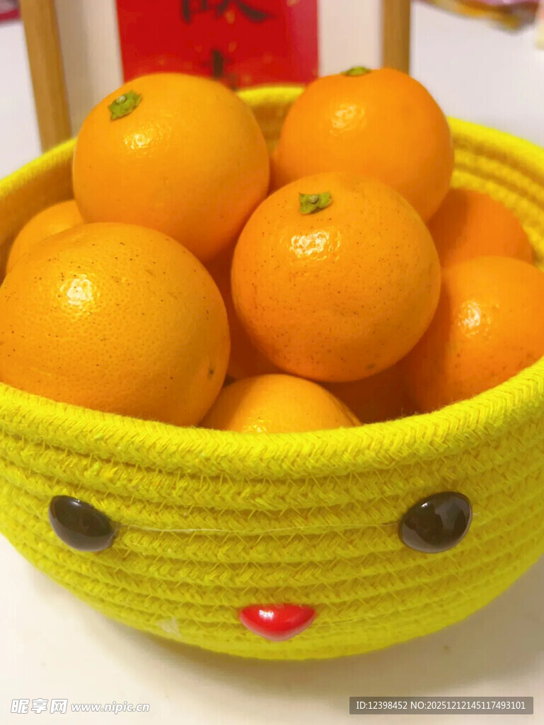 可爱黄篮装饱满小橘子