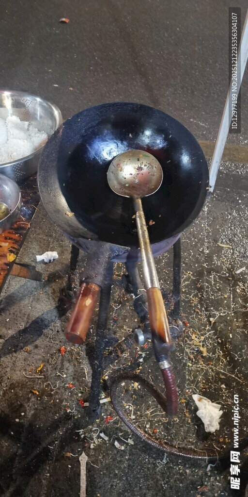 户外简易炉灶与烹饪锅具