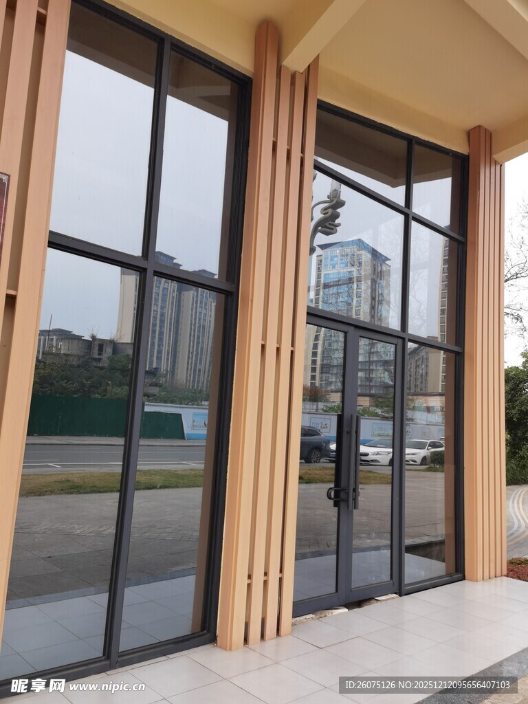 现代风格玻璃门窗建筑