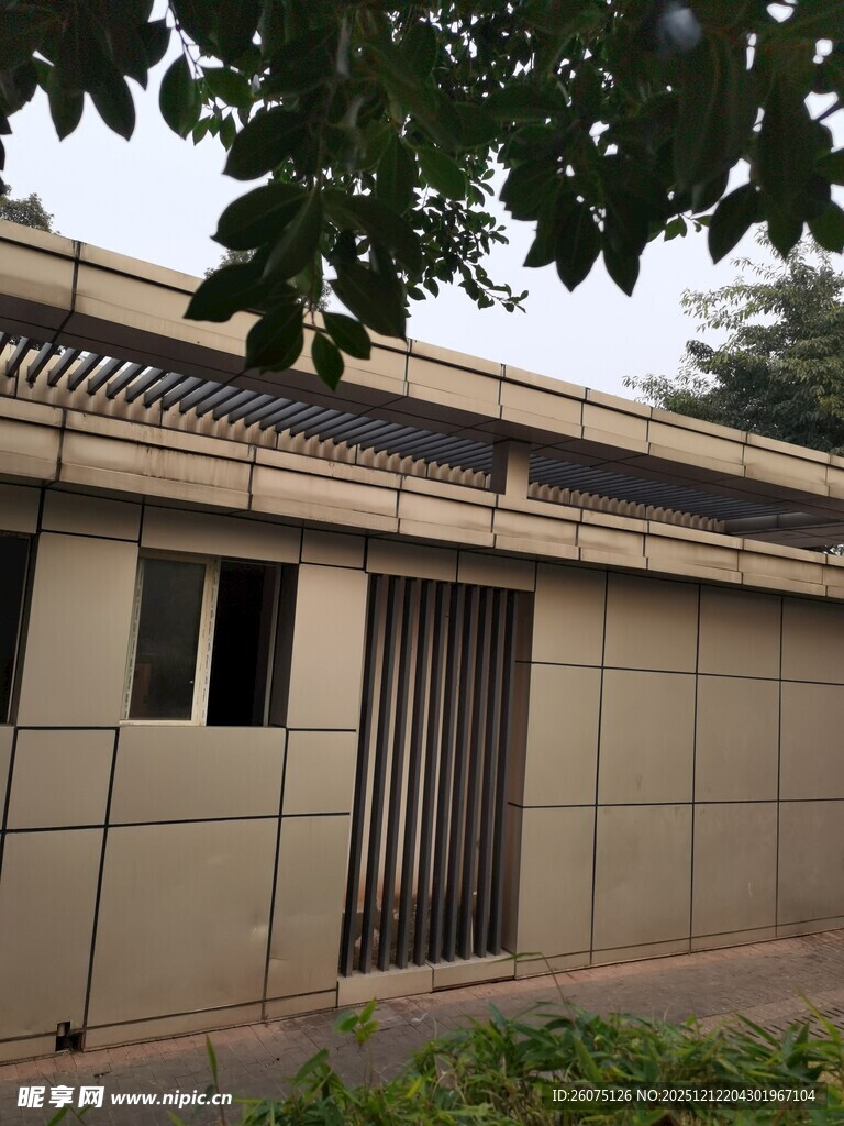 简约风格建筑外观一角