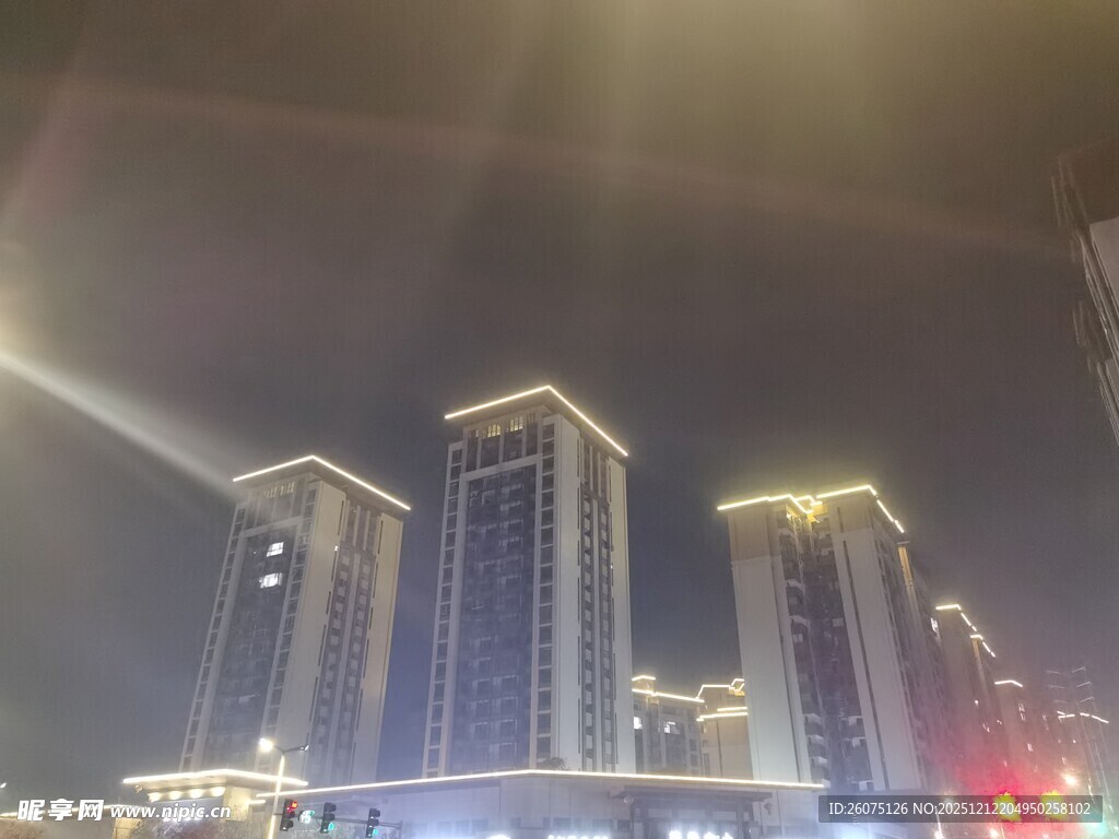 城市璀璨夜景高楼灯火