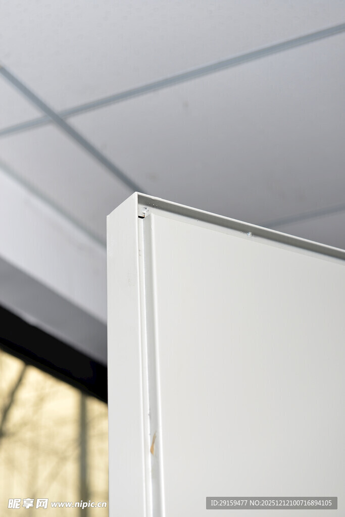 白色柜门局部特写