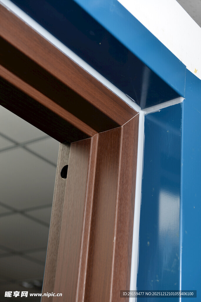 蓝色门窗细节特写