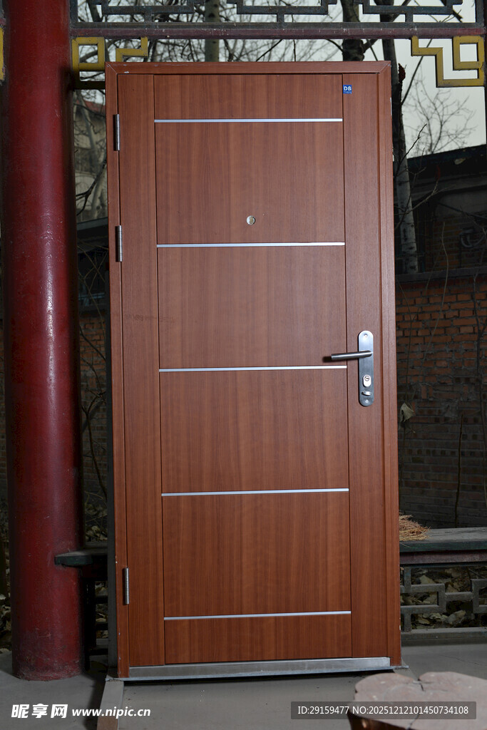 棕色实木防盗门展示