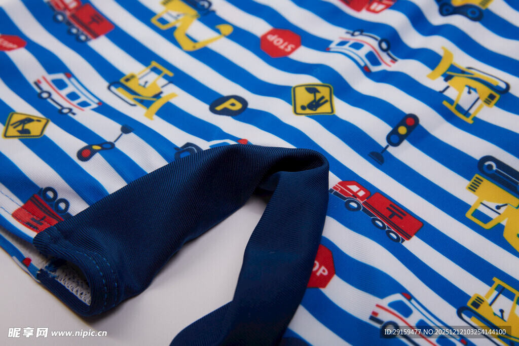 蓝白条纹卡通童装上衣