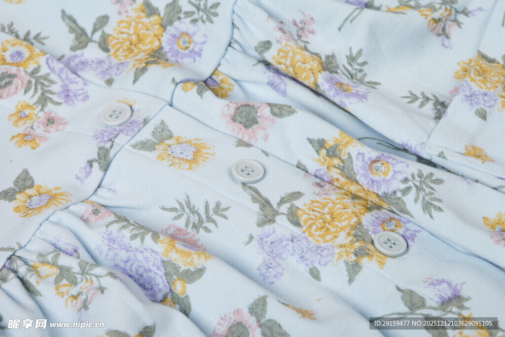淡蓝花卉图案布料