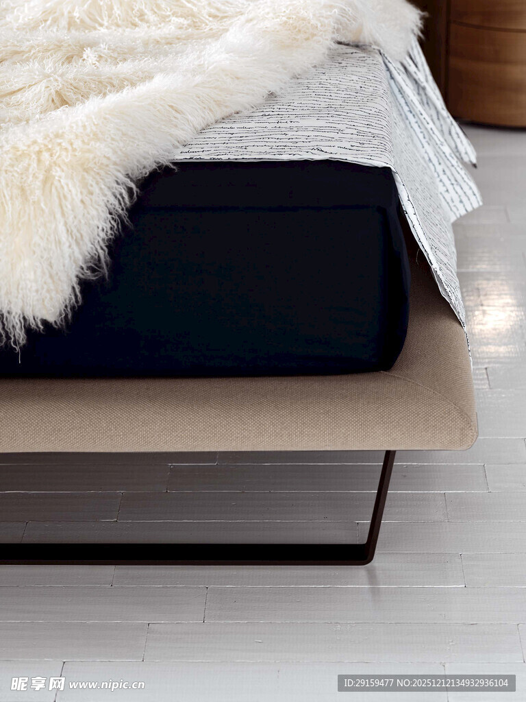 简约床品搭配柔软毛毯