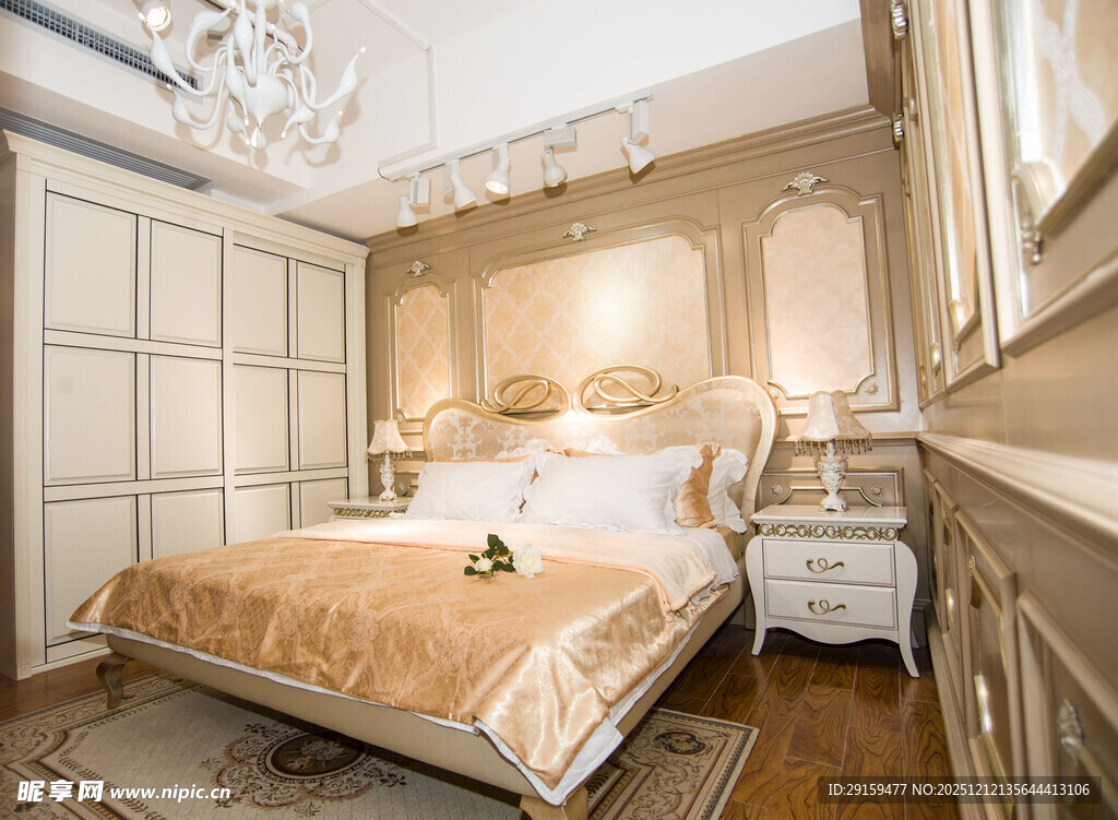 奢华欧式风格温馨卧室
