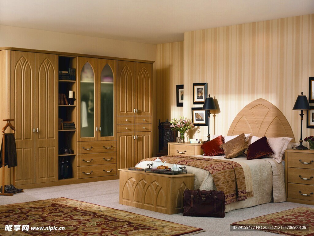 温馨典雅的木质卧室空间