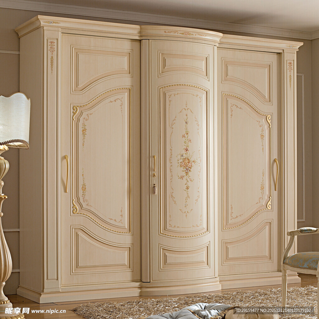 欧式雕花三门实木衣柜