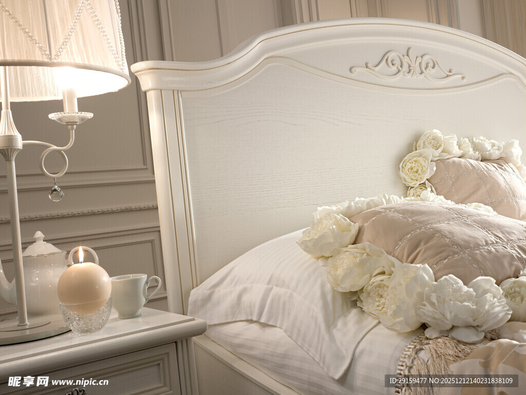 欧式优雅卧室床头装饰