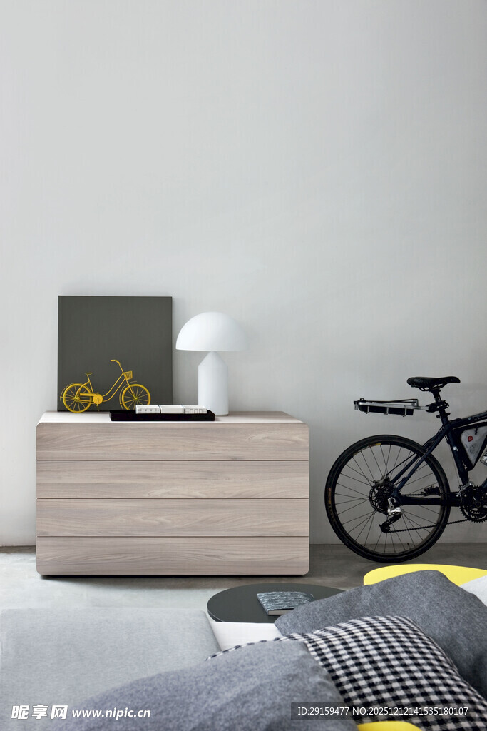 简约卧室一角的温馨场景