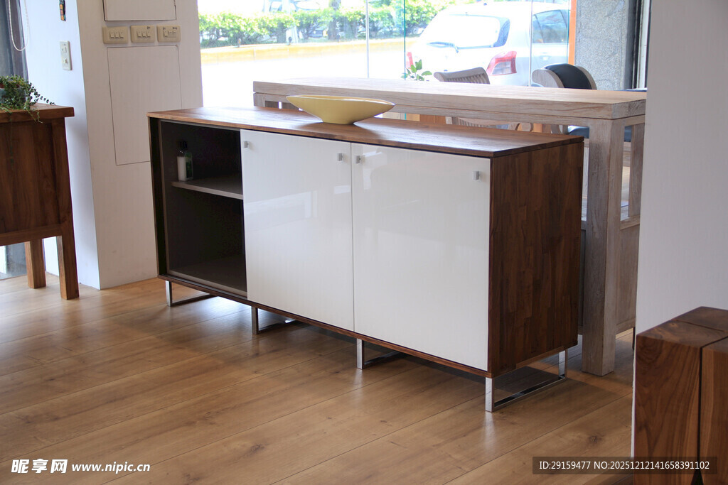 现代简约风格木质储物柜