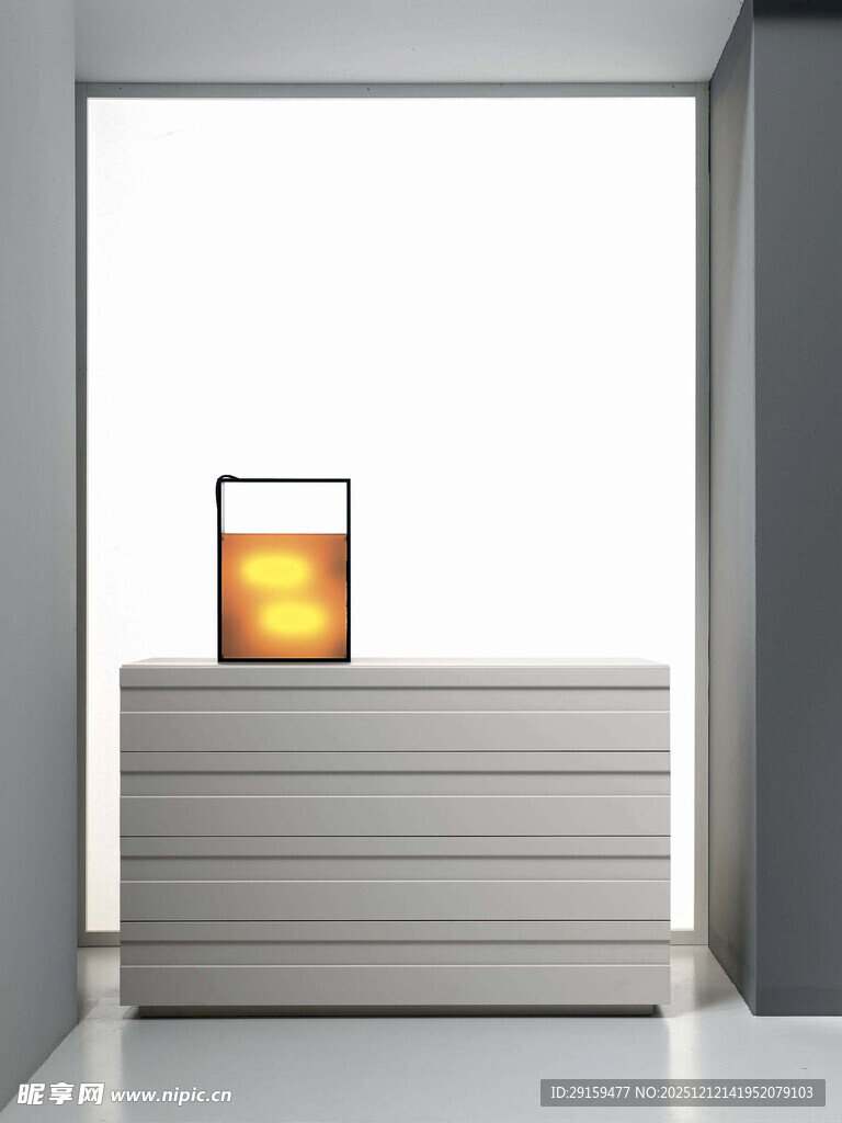 简约室内的发光装饰摆件