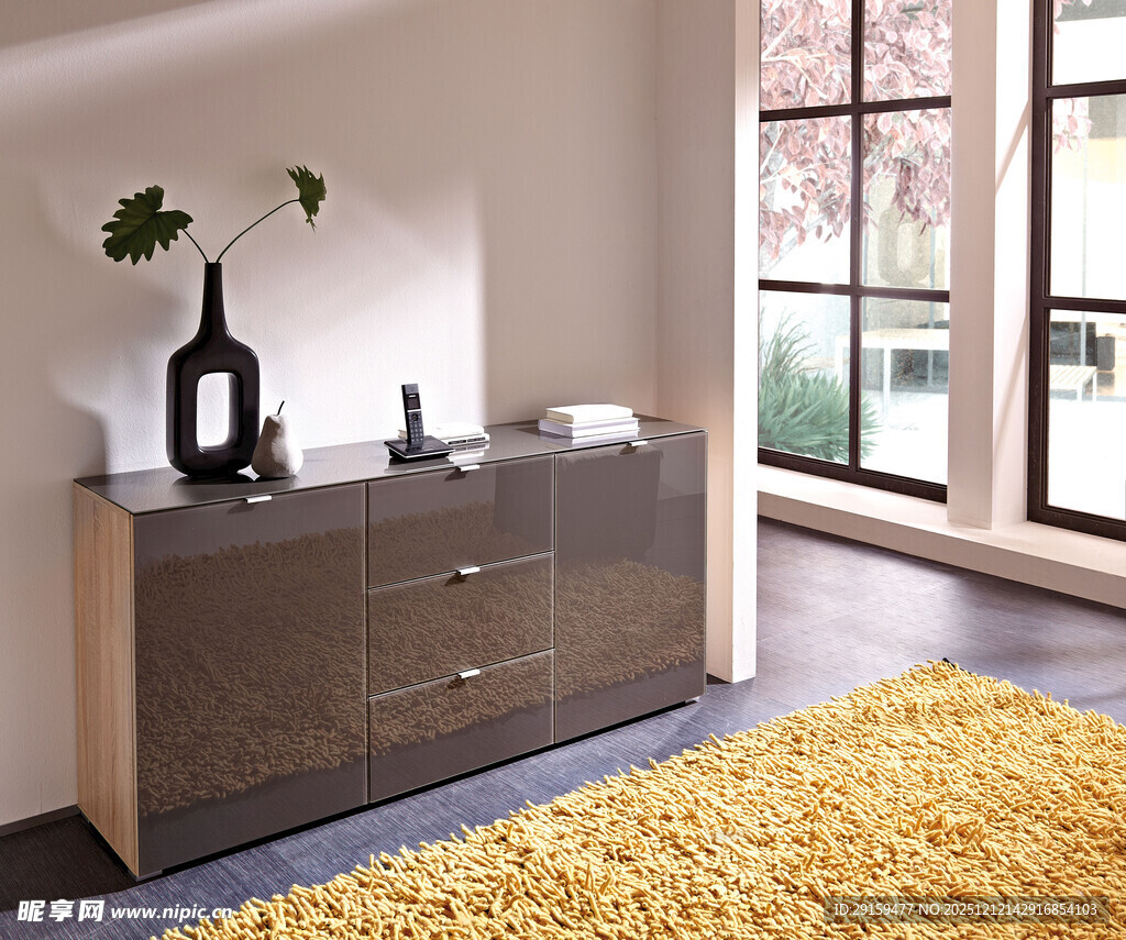 现代简约风格的客厅边柜