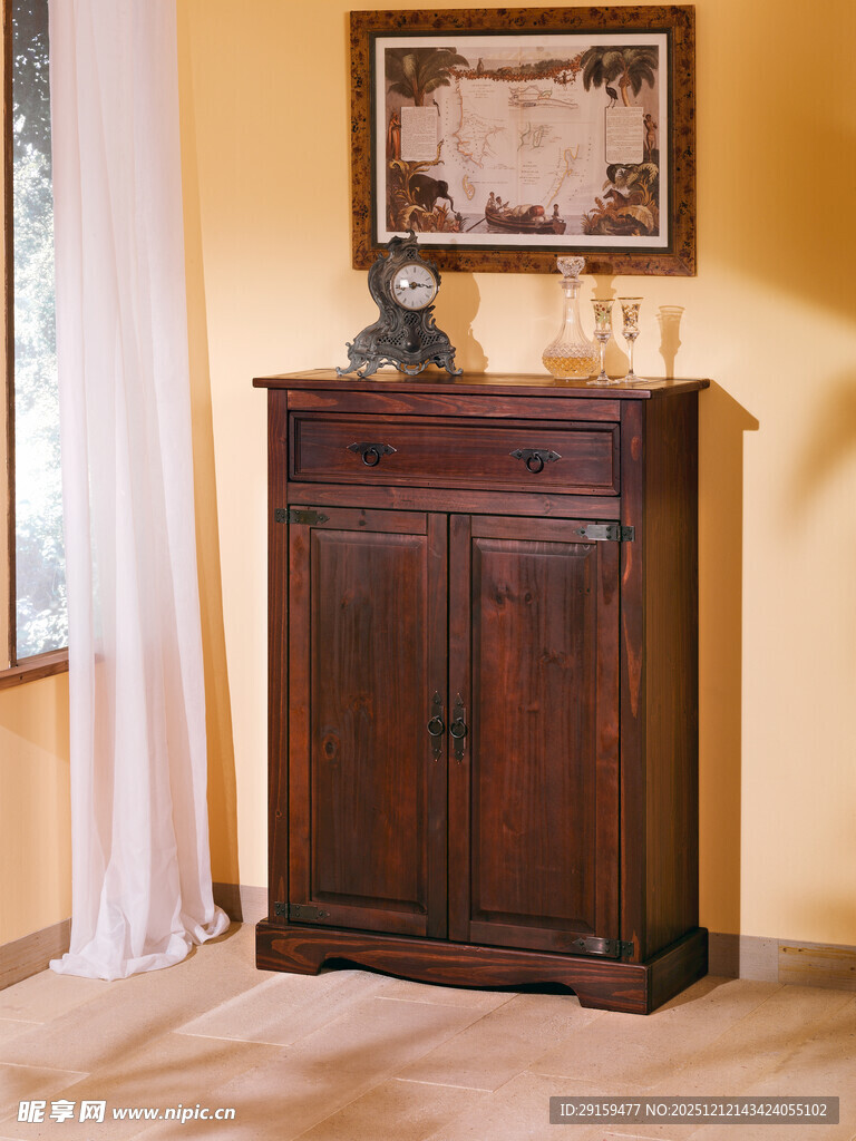 复古深色木质储物柜