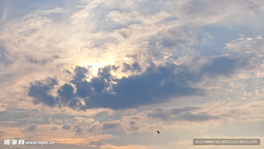 夕阳下的梦幻天空