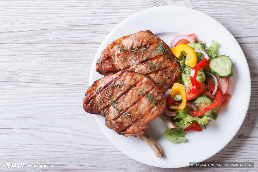 香煎猪排配蔬菜