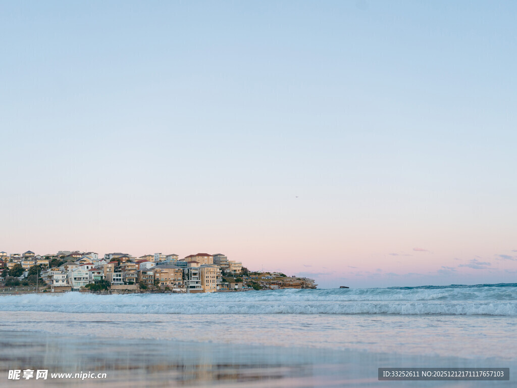海滨小镇黄昏美景