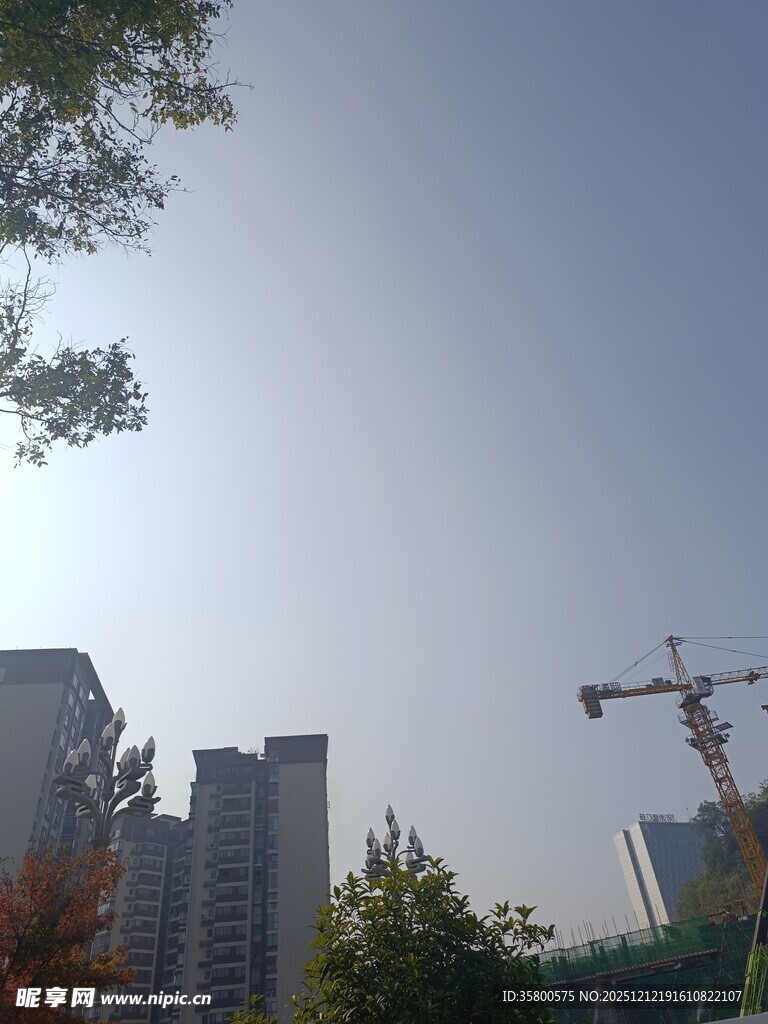 城市建筑与户外施工场景