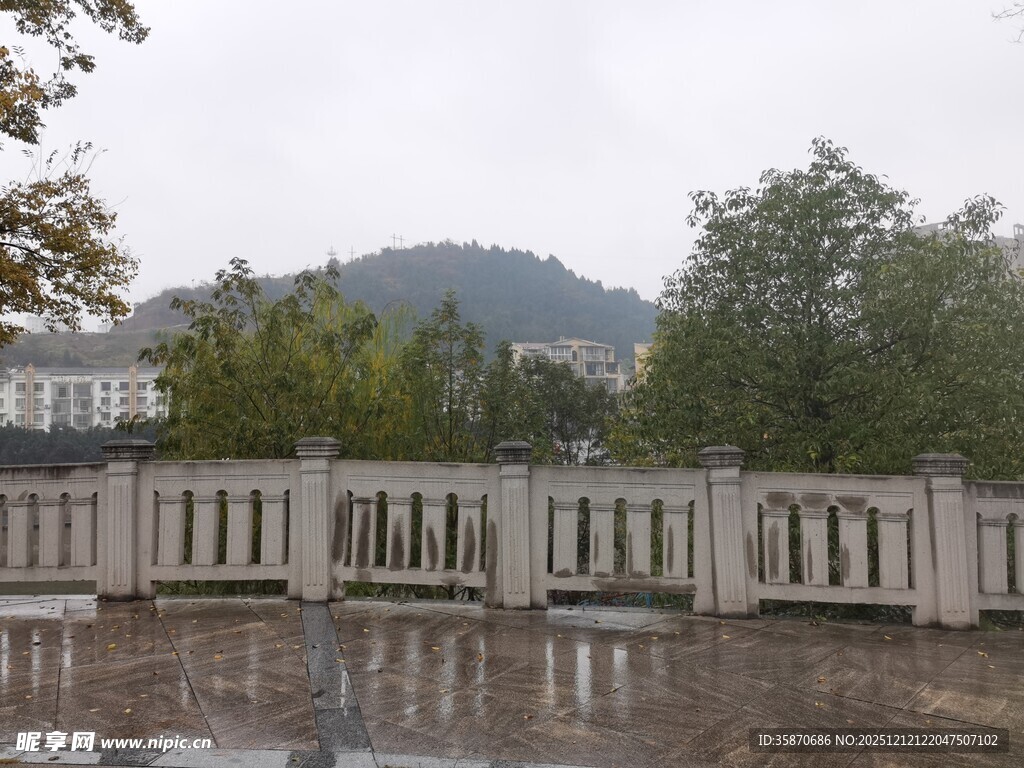 雨中桥景静谧山水风光