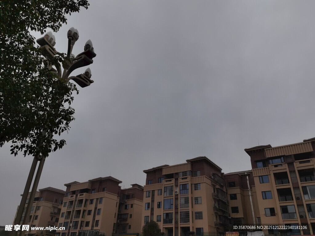 阴天时的居民楼景观