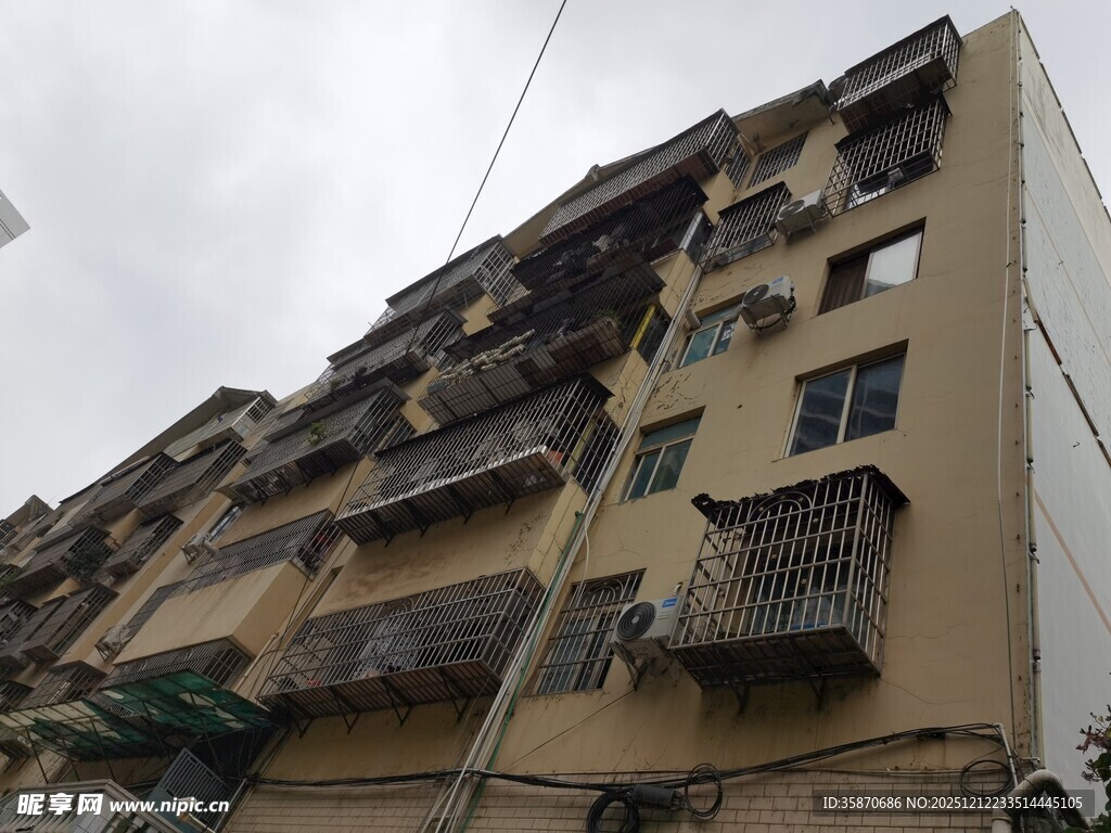 老旧居民楼外观景象