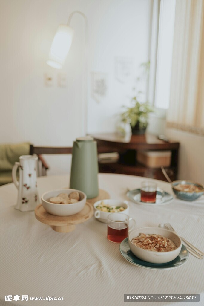 温馨餐桌布置 开启美好餐食