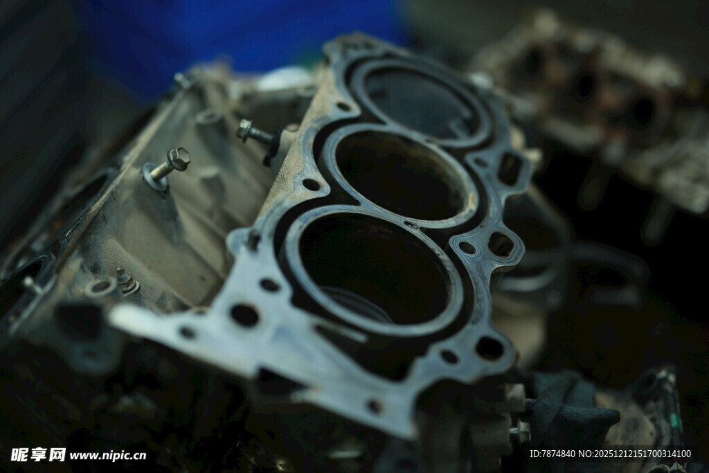 汽车发动机缸体零件特写
