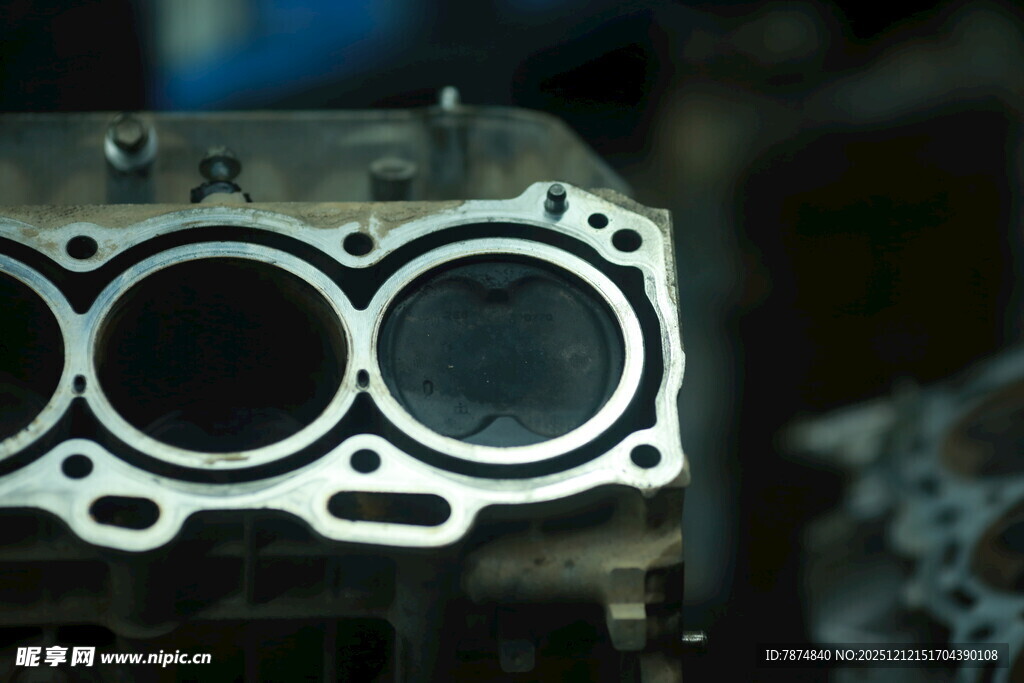 汽车发动机缸体特写