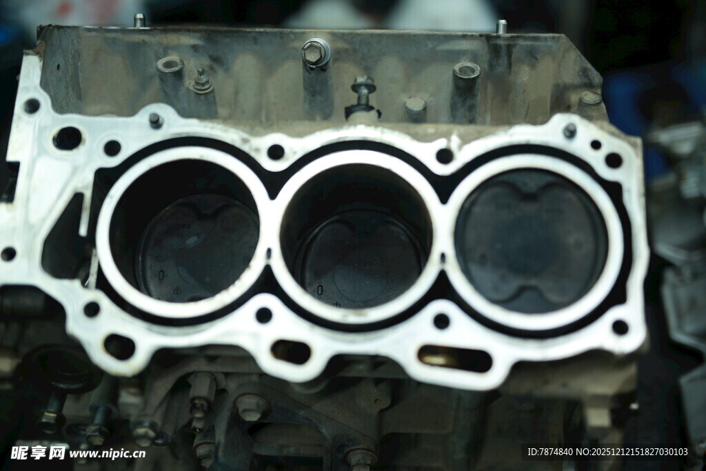 汽车发动机缸体部件特写