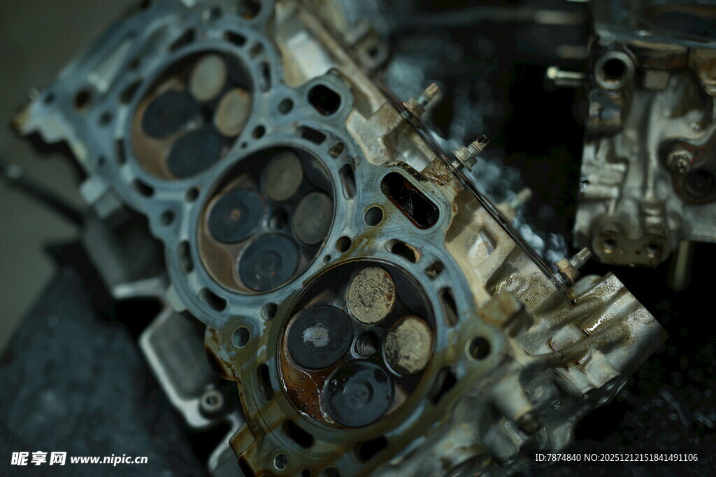 汽车发动机缸体特写