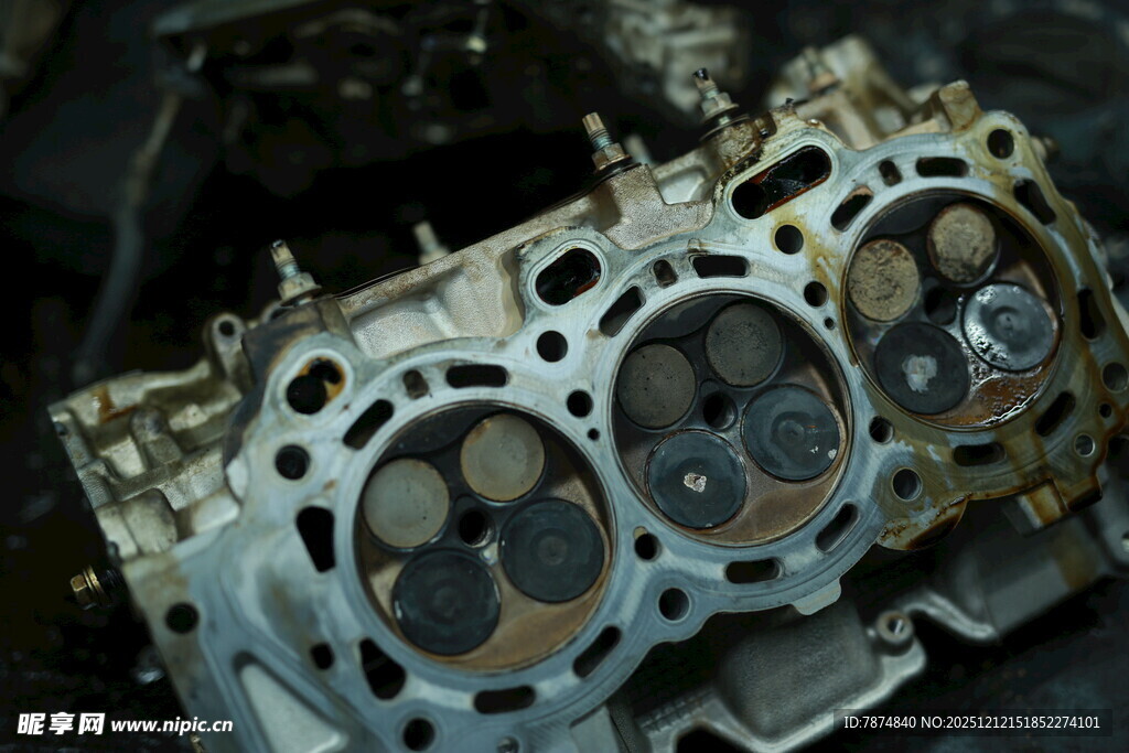 汽车发动机缸体特写