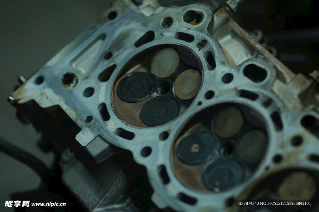 汽车发动机缸体特写