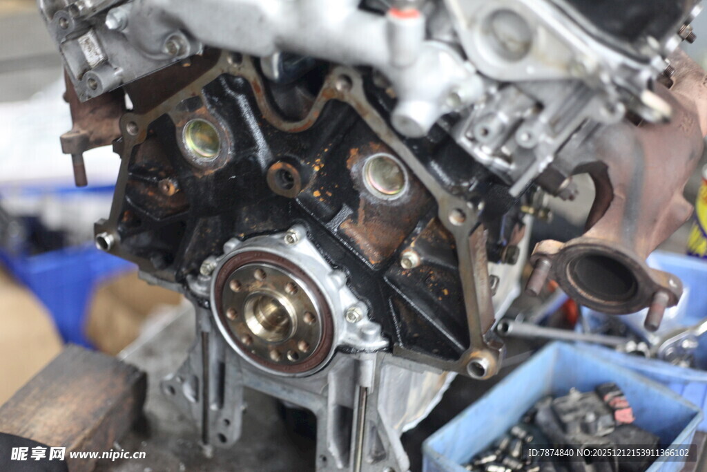 汽车发动机内部精细结构