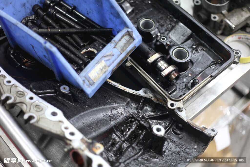 汽车发动机内部零件细节