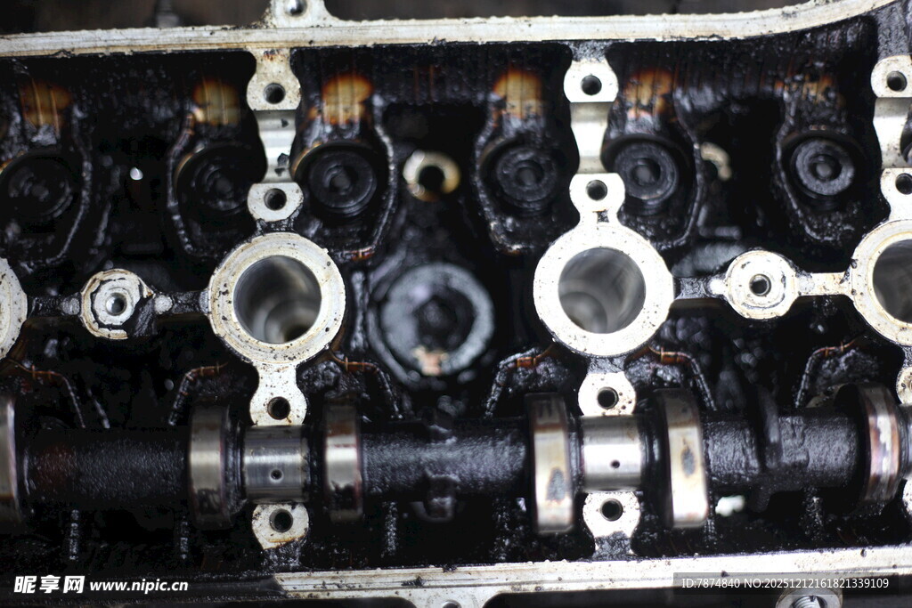 汽车发动机缸盖特写