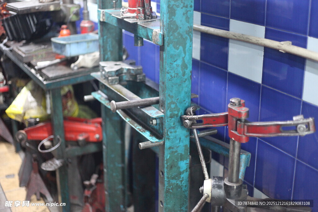 工厂内的机械设备