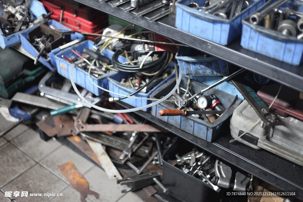 汽车零部件摆放场景