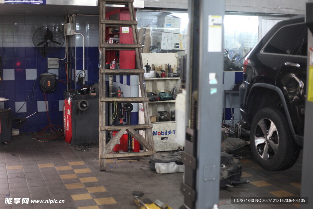 汽车维修车间设备与车辆