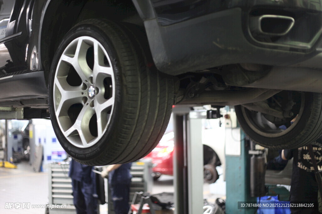 汽车底盘维修场景