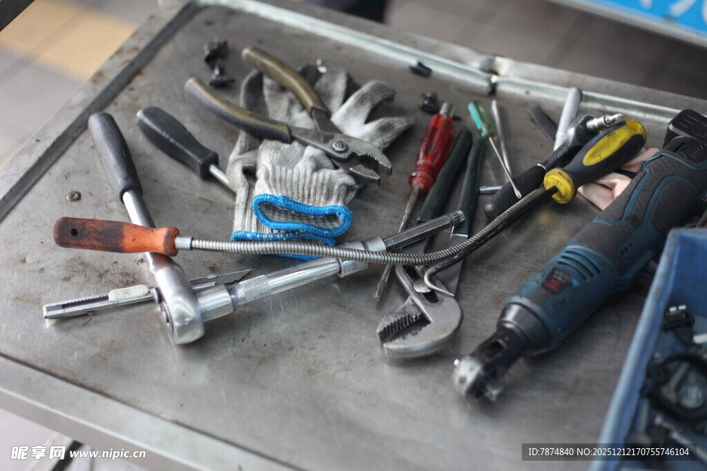 多样维修工具摆放